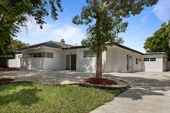 18490 SW 83rd Ave, Cutler Bay FL 33157