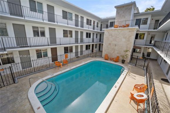 3200 Mary St # 7, Miami FL 33133