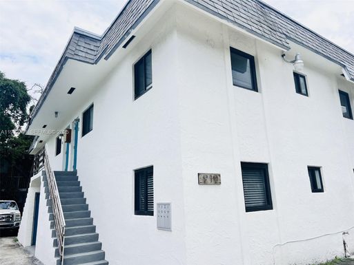 910 SW 4th Ave # 3, Miami FL 33130