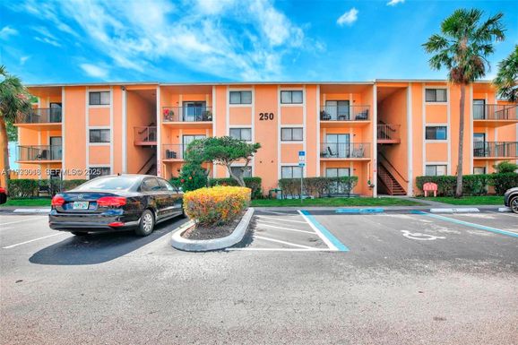 250 W Palm Cir W # 301, Pembroke Pines FL 33025
