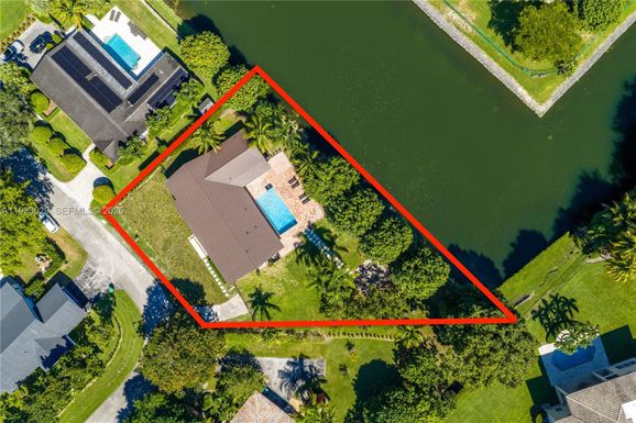 10945 SW 75th Ct, Pinecrest FL 33156