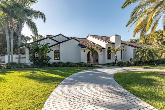 8270 SW 170th St, Palmetto Bay FL 33157