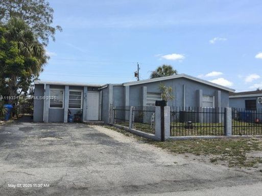 6651 Custer St, Hollywood FL 33024