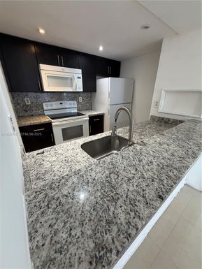 7075 NW 186th St # C409, Hialeah FL 33015