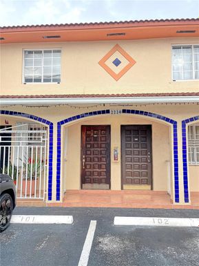 2220 W 74th St # 16, Hialeah FL 33016