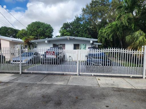 1261 NW 24th St # 2, Miami FL 33142