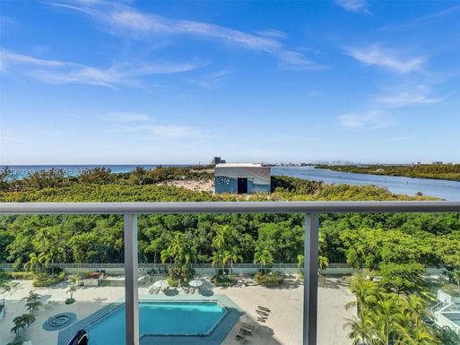 100 Bayview Dr # 1025, Sunny Isles Beach FL 33160