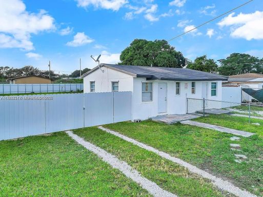26540 SW 1 38 th ct, Homestead FL 33032