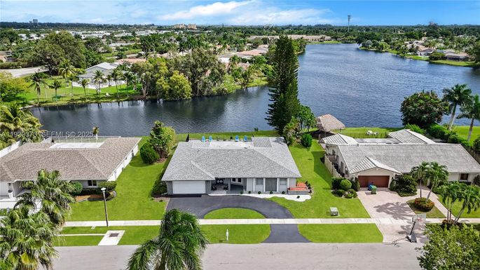 406 Sailboat Cir, Weston FL 33326