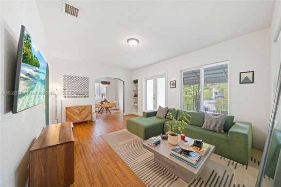 272 NW 42nd St, Miami FL 33127