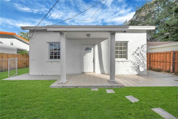 2731 SW 24th St # 2731, Miami FL 33145