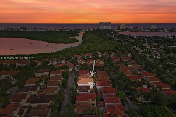 1046 Satinleaf St, Hollywood FL 33019