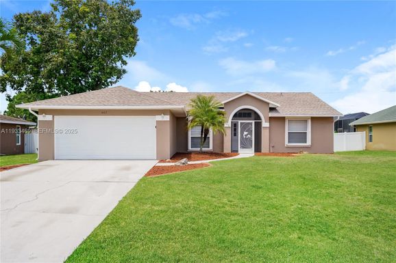 667 SW Seagull Ter, Port St. Lucie FL 34953