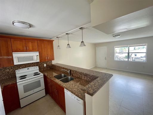 2519 Pierce St # 09, Hollywood FL 33020