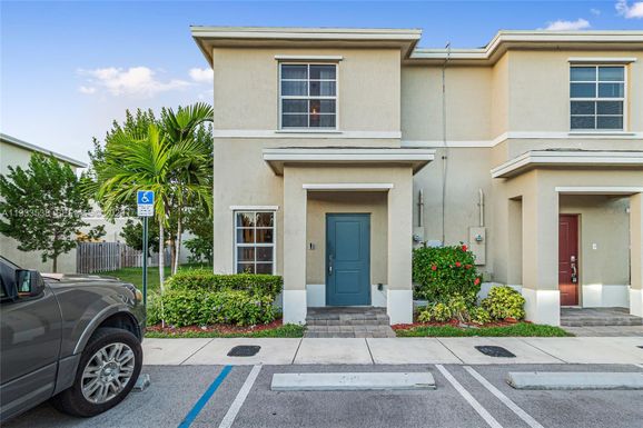 476 NE 5th St, Florida City FL 33034