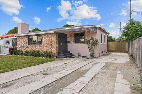 117 W 34th St, Hialeah FL 33012