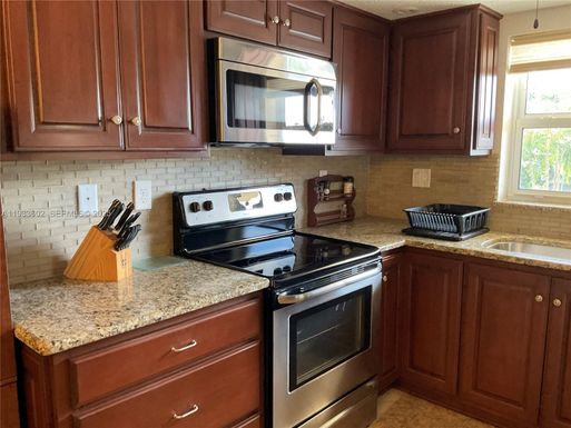 100 SE 6th Ave # 203, Pompano Beach FL 33060