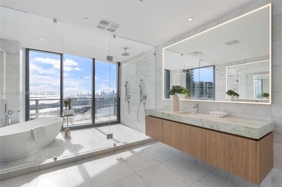500 Alton # 3201, Miami Beach FL 33139