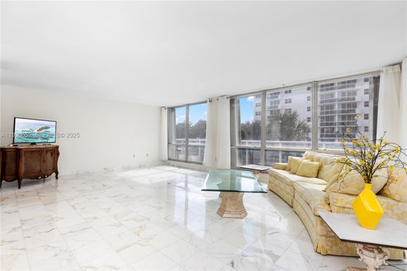 2751 S Ocean Dr # 208S, Hollywood FL 33019
