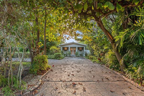 11770 Griffing Blvd, Biscayne Park FL 33161