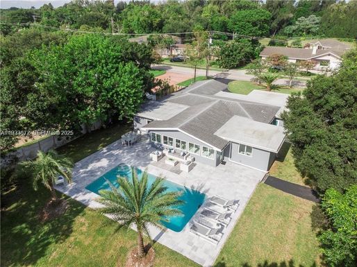 224 E Acre Dr, Plantation FL 33317