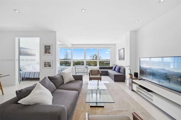 4925 Collins Ave # 5H, Miami Beach FL 33140