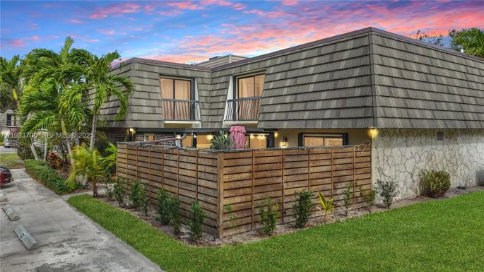 1003 10th Ter, Palm Beach Gardens FL 33418