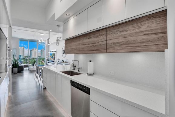 3029 NE 188th St # 814, Aventura FL 33180