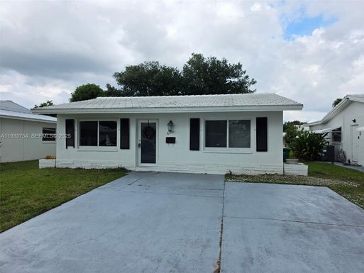 6711 NW 72nd St, Tamarac FL 33321