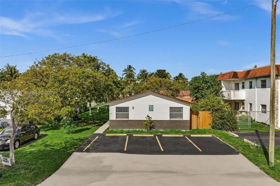 329 SW 1st Ct # 1, Pompano Beach FL 33060