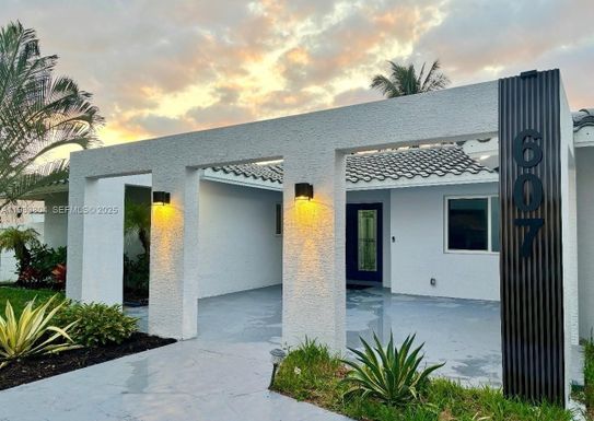 607 Maple Dr, Margate FL 33063