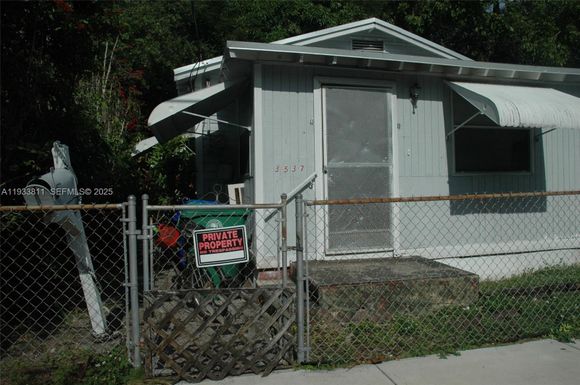 3537 Charles Ave, Miami FL 33133