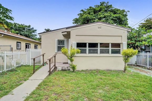 1868 NW 64th St, Miami FL 33147