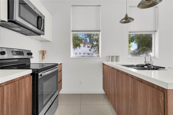 924 Marseille Dr # 3, Miami Beach FL 33141