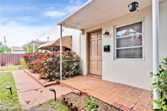 427 NE 107th St # 2, Miami FL 33161