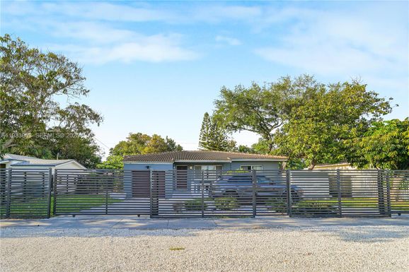 65 NW 116th St, Miami FL 33168