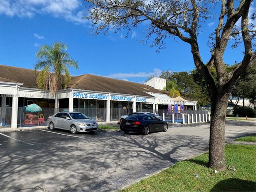 4052 SW 69th Ave, Miramar FL 33023