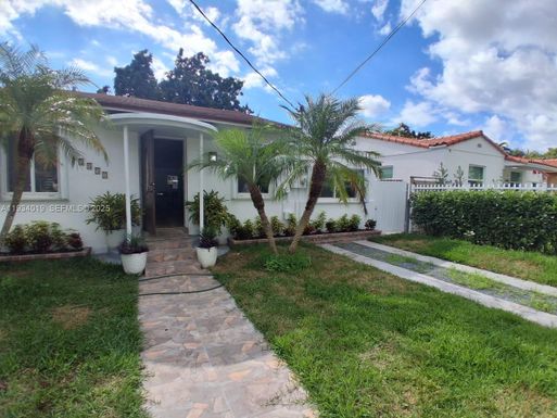 3052 SW 6th St # B, Miami FL 33135