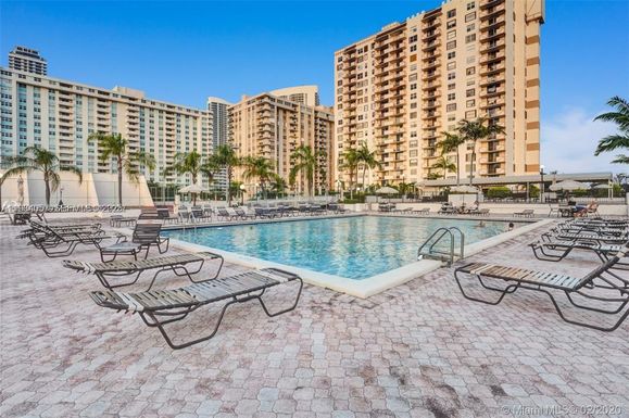 1865 S Ocean Dr # 11B, Hallandale Beach FL 33009