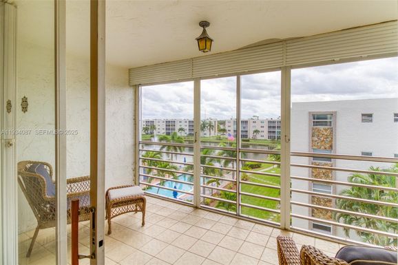 314 SE 10th St # 406, Dania Beach FL 33004
