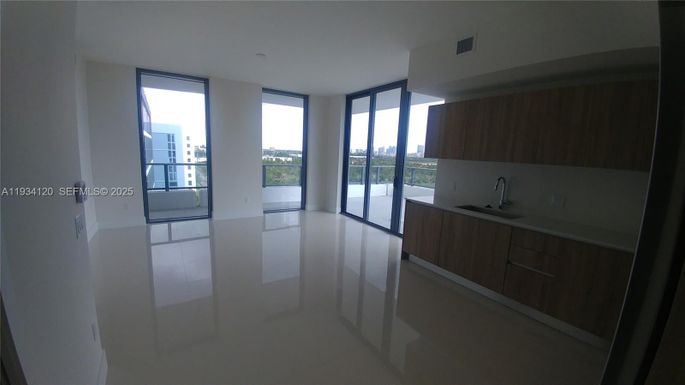 2960 NE 207 St # 810, Aventura FL 33180