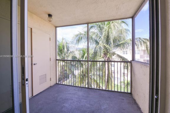 8215 Lake Dr # 504, Doral FL 33166