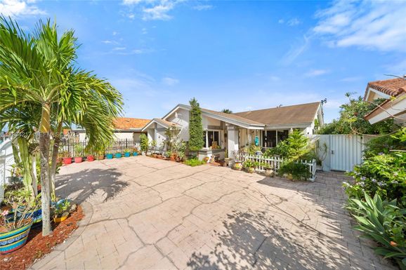 2811 SW 133rd Ave, Miami FL 33175