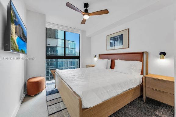 11 NE 6th ave # 2403, Miami FL 33132