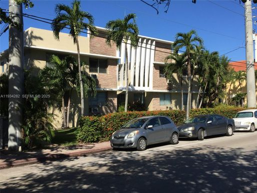 4730-4740 Pine Tree Dr # 10, Miami Beach FL 33140
