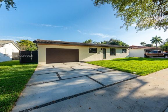 14515 Mahogany Ct, Miami Lakes FL 33014