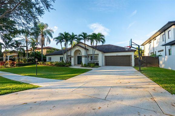 8235 NW 157th Ter, Miami Lakes FL 33016