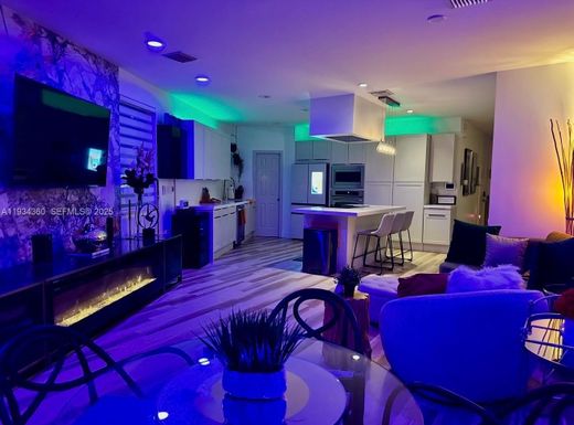 407 SW 5th St, Fort Lauderdale FL 33315