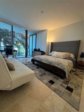 88 SW 7th St # 805, Miami FL 33130