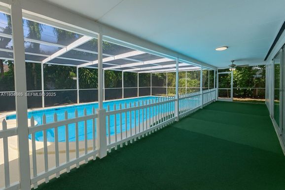 535 NE 158th St, Miami FL 33162